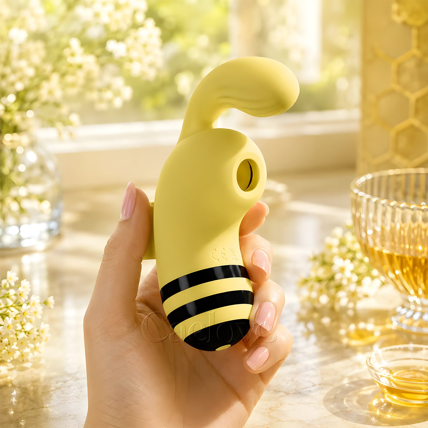 BeeGlow™ Genopladelig Ekstern Sug Massager med 10 Hastigheder & 5 Sug Mode